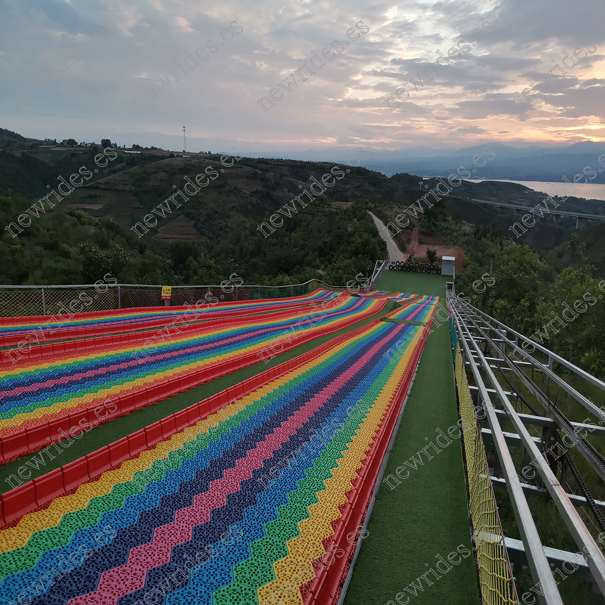 Atracciones Rainbow Slide en parques de clientes