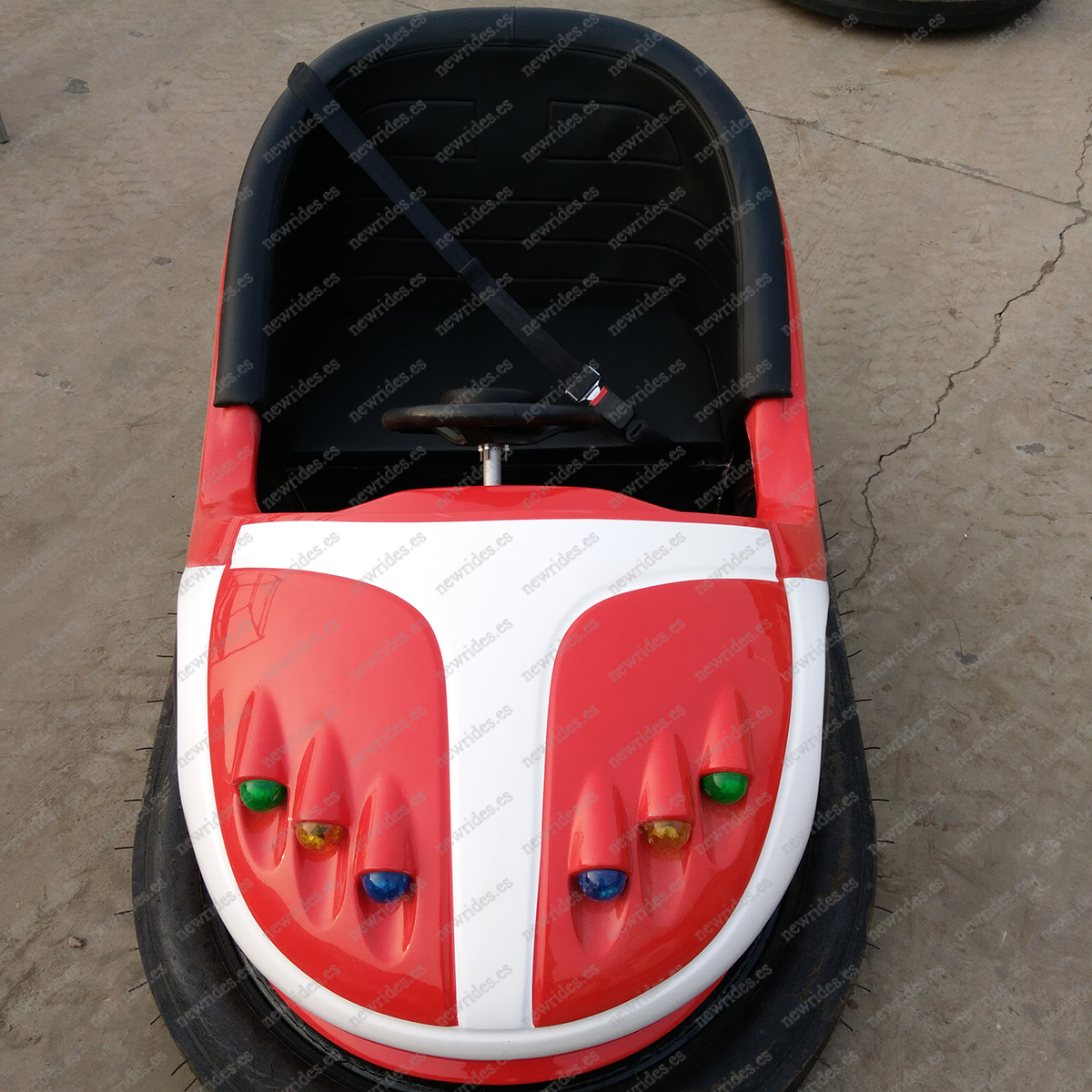 Coche de parachoques de red de cielo eléctrico de cohete de color rojo a la venta