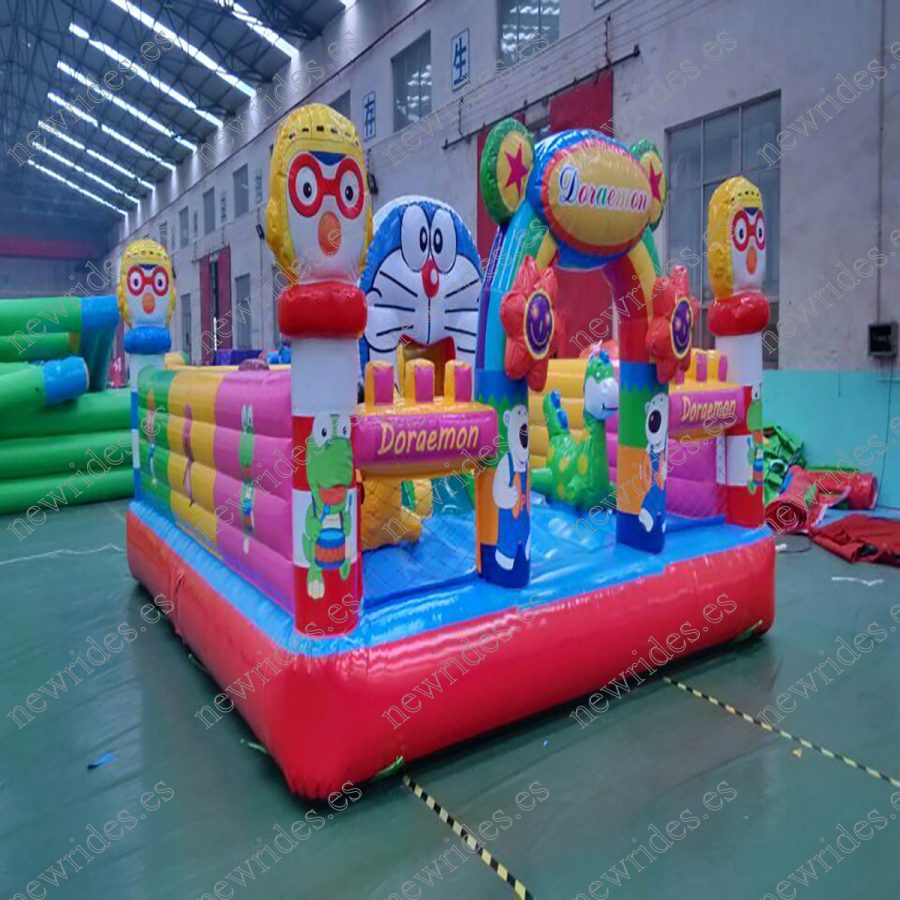 Trampolín hinchable temático Doraemon 5x6m en oferta