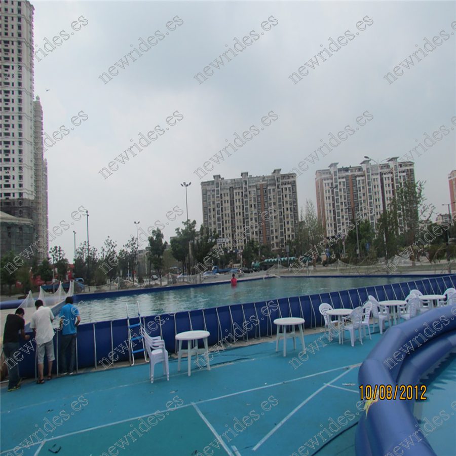 instalación de paseos en piscina de agua de apoyo